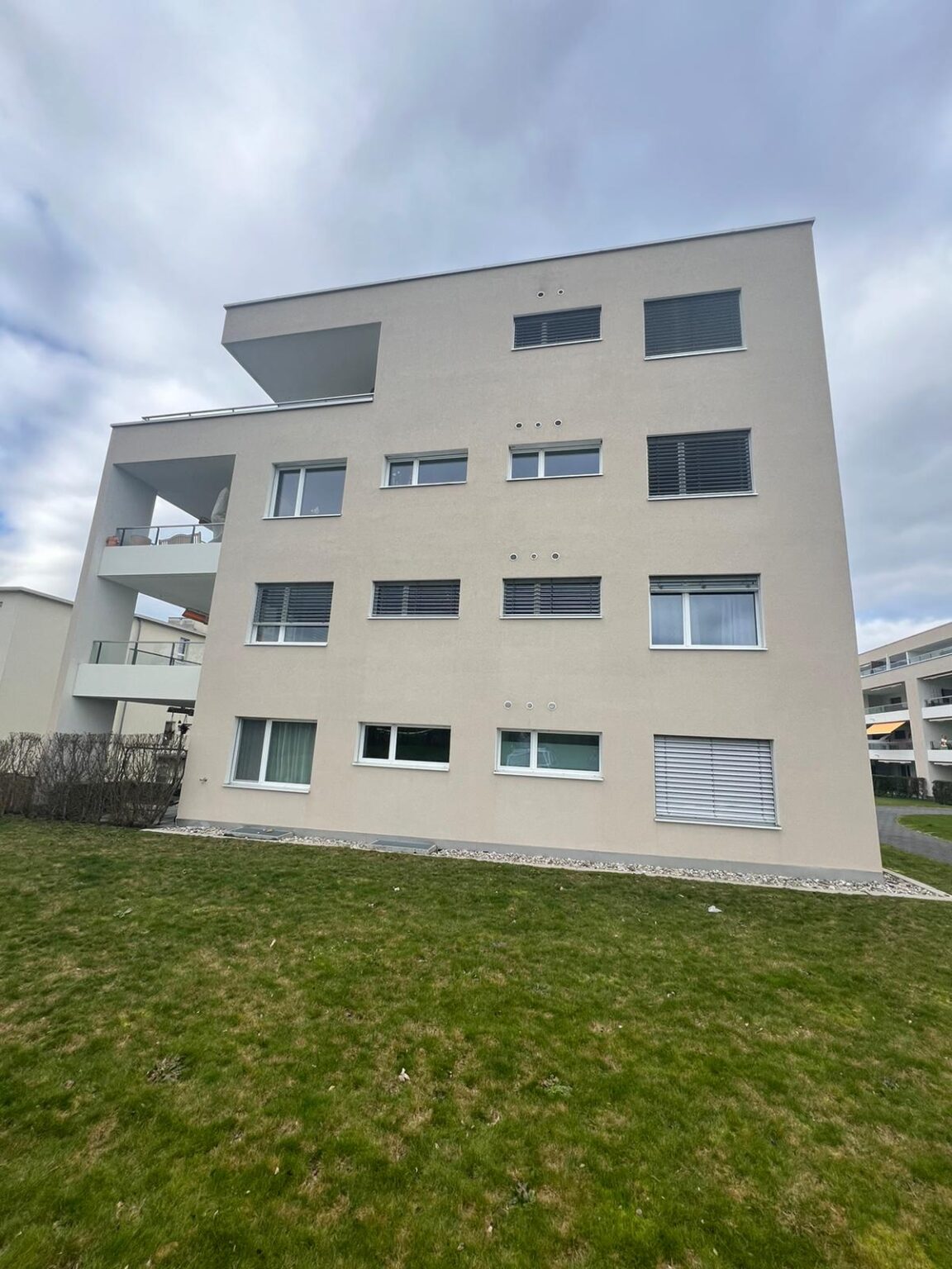 Efter: BRF-fastighet – fasadtvätt av svartmögel och alger