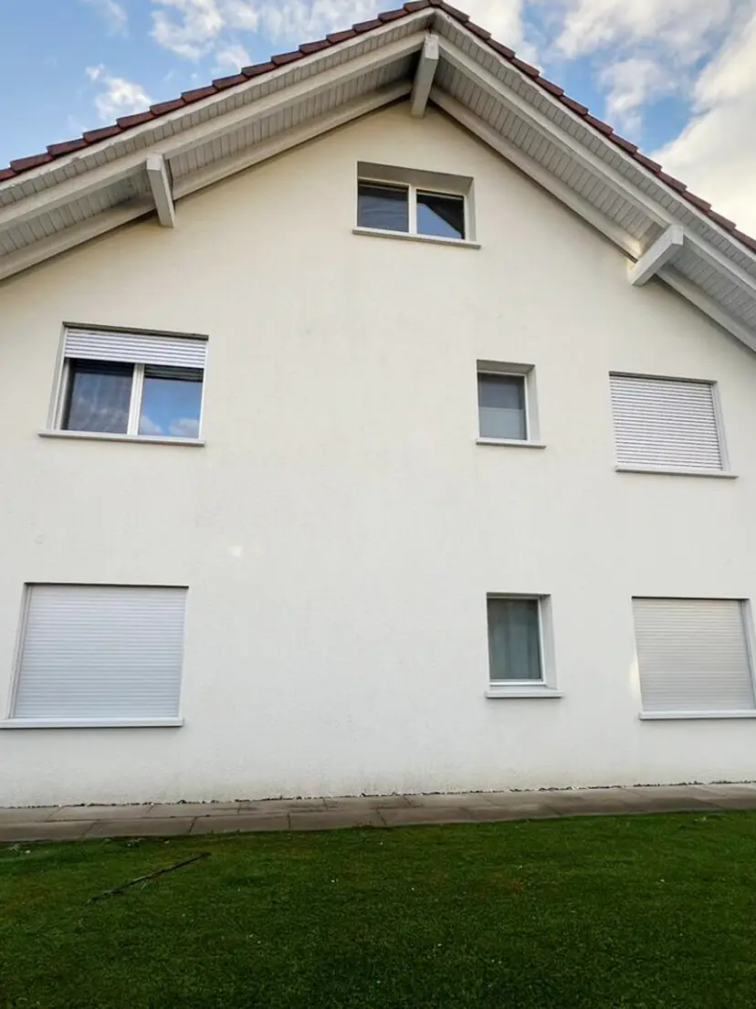 Efter: Villa – softwash av gavelfasad med algpåväxt